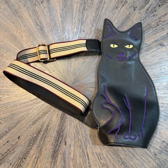 Black Cat Crossbody Bag | Cat Shaped Novelty Purse | Adjustable Strap - Picture 2 of 10